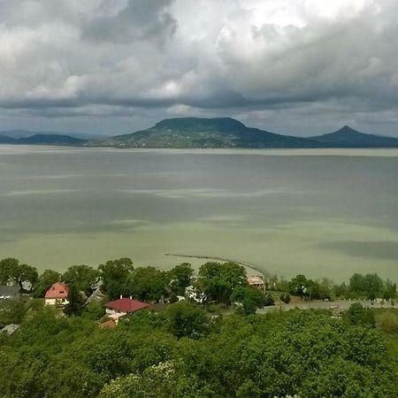 Lovely Apartment At Balatonfenyves Bagian luar foto