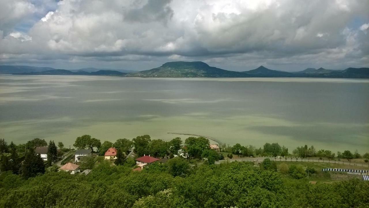 Lovely Apartment At Balatonfenyves Bagian luar foto